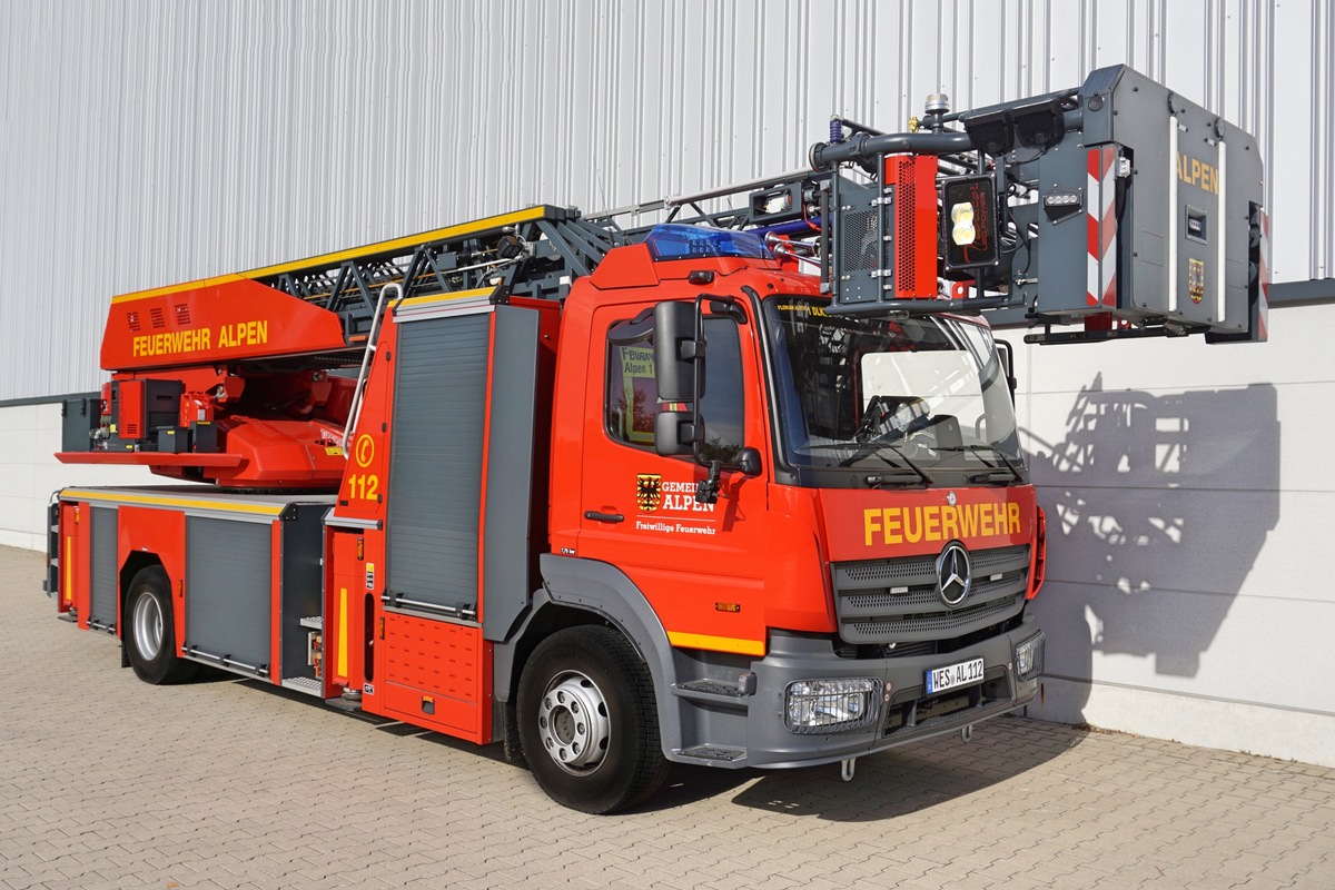 FW Alpen: Zwei Einsätze für die Feuerwehr Alpen