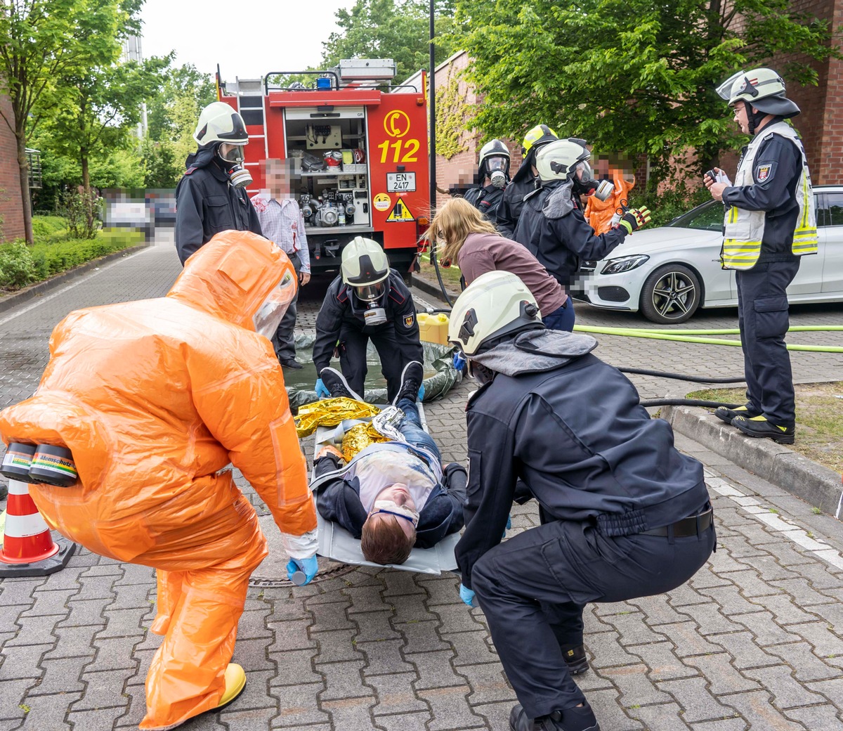 FW-EN: Einmalige Übung mit der Polizei - Dekontamination von Verletzten und die Zusammenarbeit mit der Polizei wurden geübt