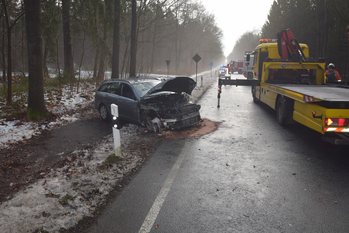 POL-WL: Verkehrsunfall mit zwei verletzten Personen ++ Polizei sucht Zeugen nach exhibitionistischen Handlungen im Wald ++ 20-Jährige sexuell belästigt ++ u.w.M.