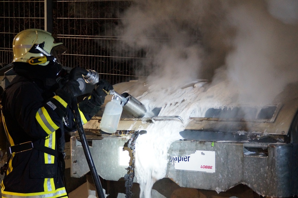 FW Menden: Silvesterbilanz der Feuerwehr Menden: 25 Einsätze in der Nacht