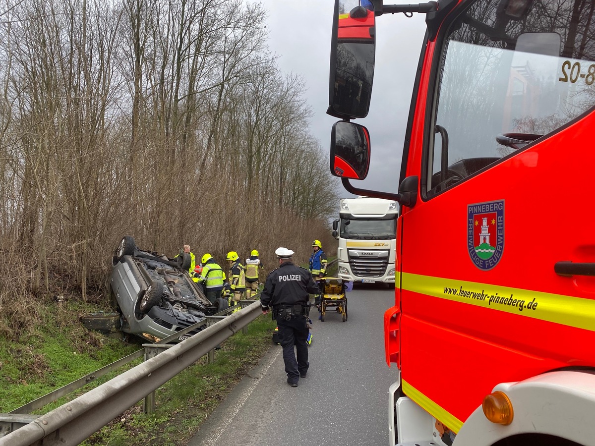 FW-PI: Auto überschlagen - Eine Person schwer verletzt / Gasaustritt in Halstenbek