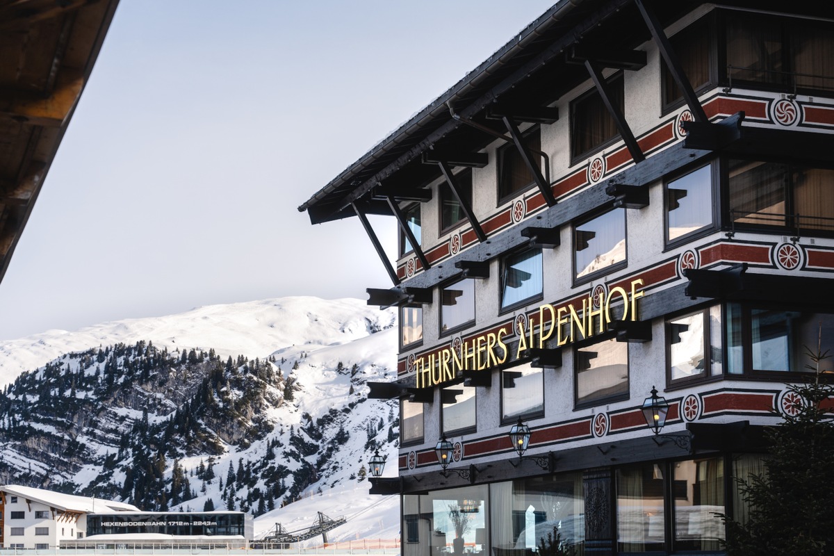 Zum Start der Wintersaison eröffnet die DSR heute zwei neue Hotels in den Alpen / A-ROSA Collection jetzt auch in Zürs, HENRI Country House in Kitzbühel