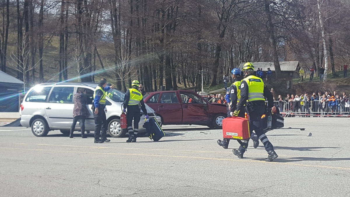 Sempre allacciati, anche sui sedili posteriori