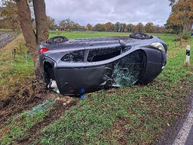 POL-OL: ++Apen : Verkehrsunfallflucht mit einer leicht verletzten Unfallbeteiligten++