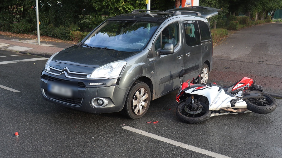 POL-HF: Verkehrsunfall - 16-jähriger Rollerfahrer leicht verletzt