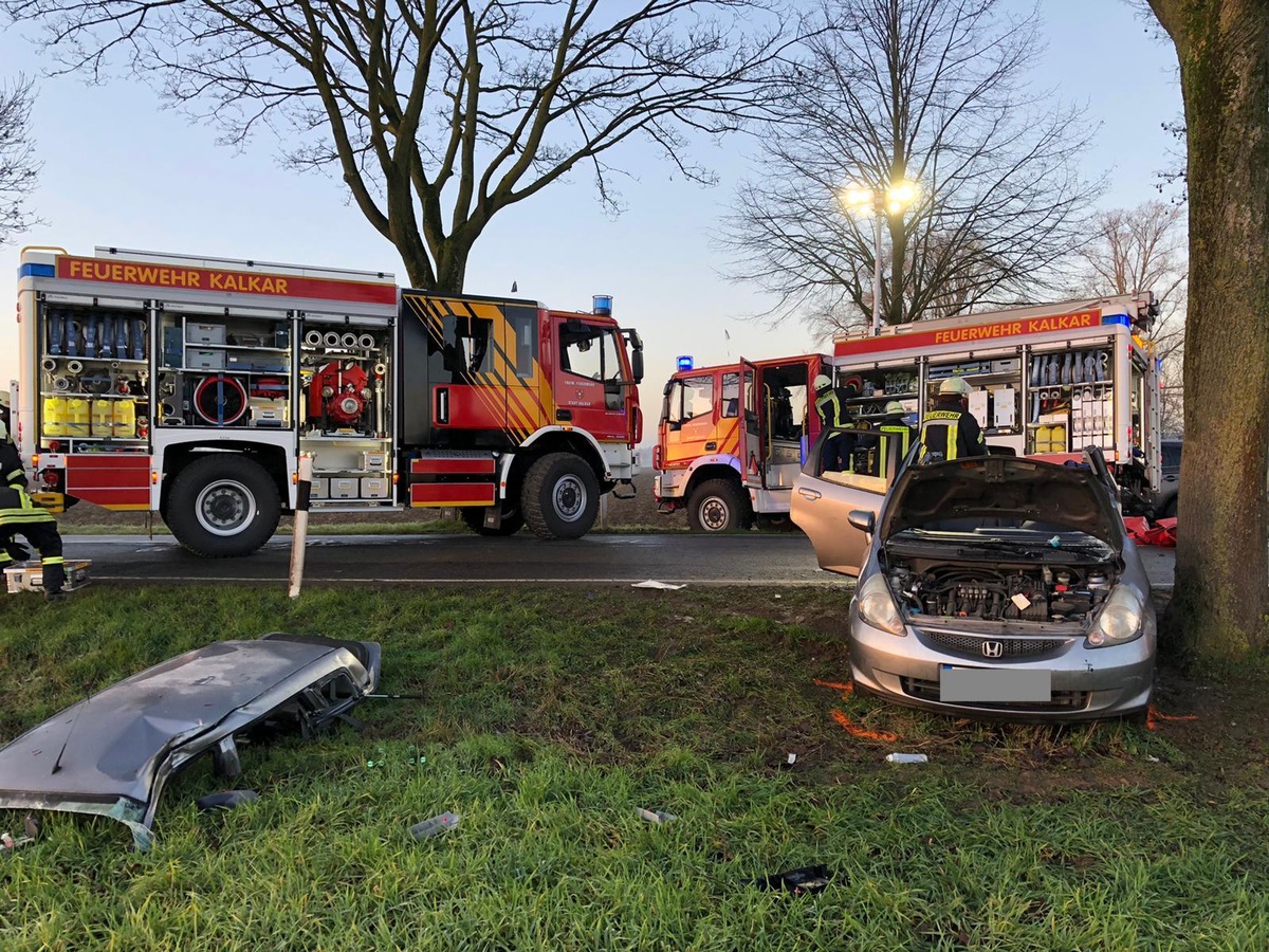 Feuerwehr Kalkar: Verkehrsunfall mit eingeklemmter Person