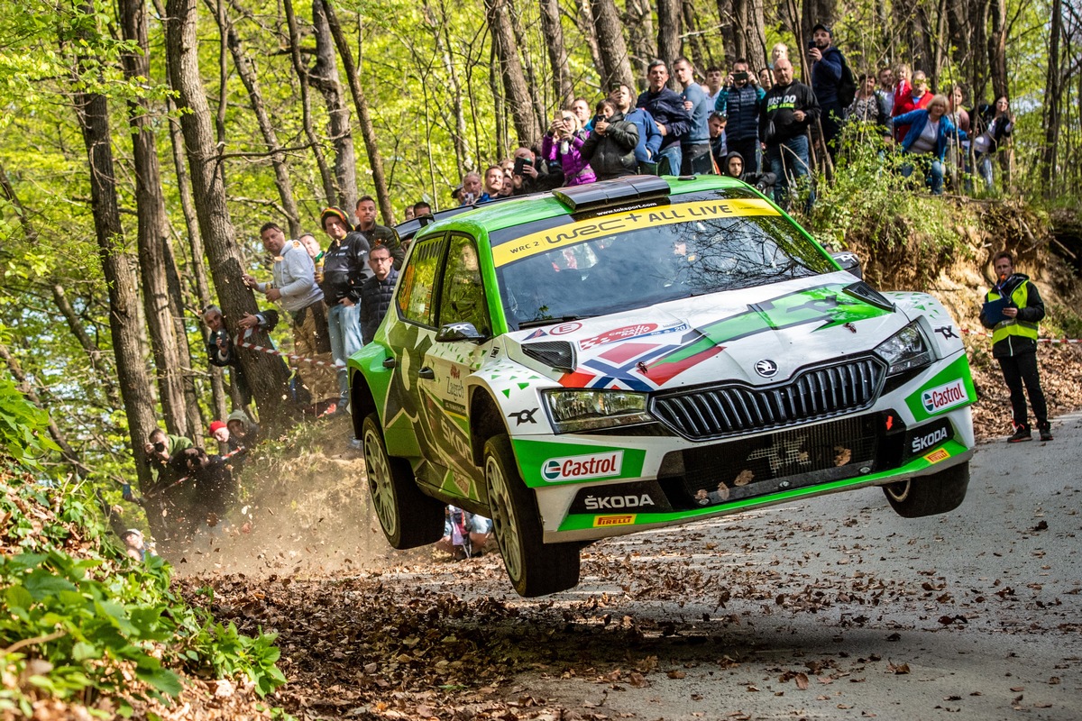 Rallye Kroatien: SKODA Teams feiern Doppelsieg in WRC3, Andreas Mikkelsen behauptet WRC2-Spitze