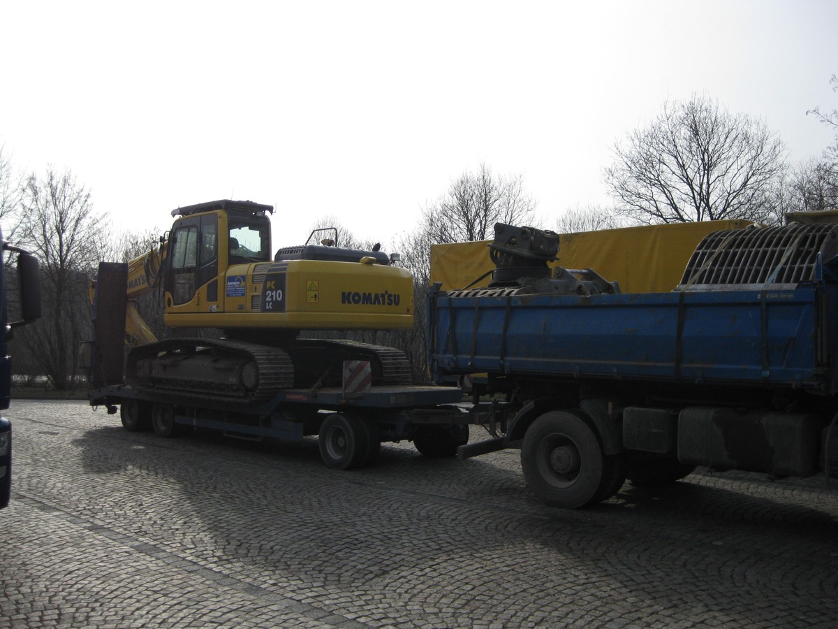 POL-SE: A23/Elmshorn - Schwertransporter auf der A 23 stillgelegt