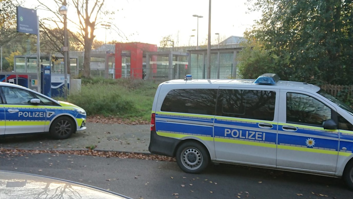 BPOL NRW: Haltepunkt Gelsenkirchen-Rotthausen - Unbekannte manipulieren am Fahrausweisautomaten - Bundespolizei Entschärfungsdienst im Einsatz