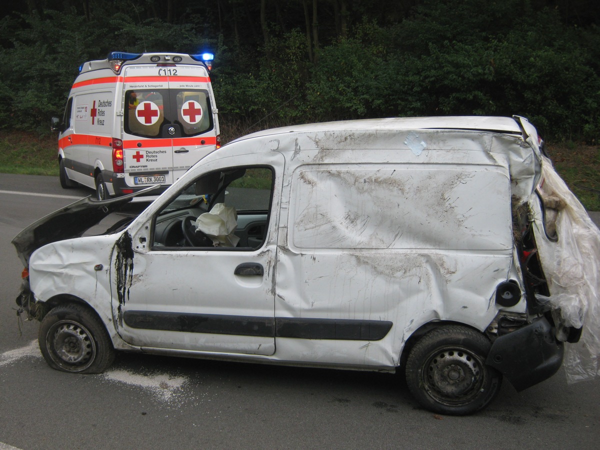 POL-WL: Unfall ging für Vater und Sohn glimpflich aus.