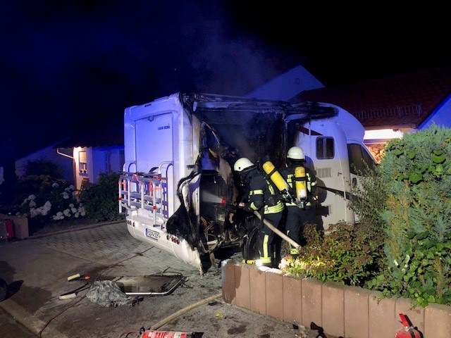 POL-PDPS: Brand eines Wohnmobils