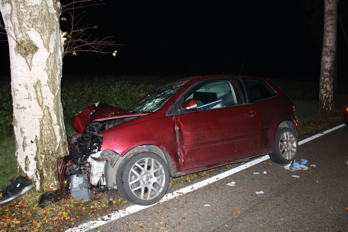 POL-MI: Pkw-Fahrer nach Verkehrsunfall lebensgefährlich verletzt