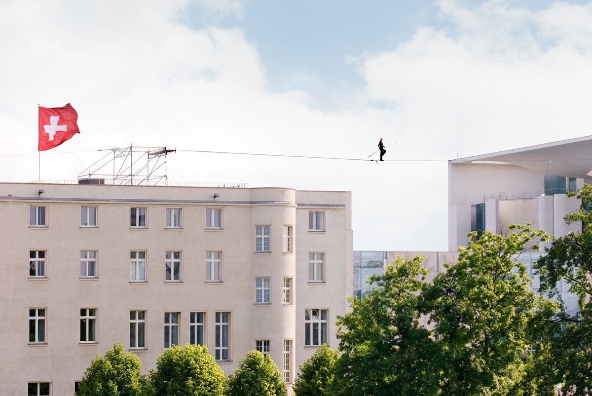 Diplomatie als Balanceakt / Tag der offenen Tür der Schweizerischen Botschaft in Berlin