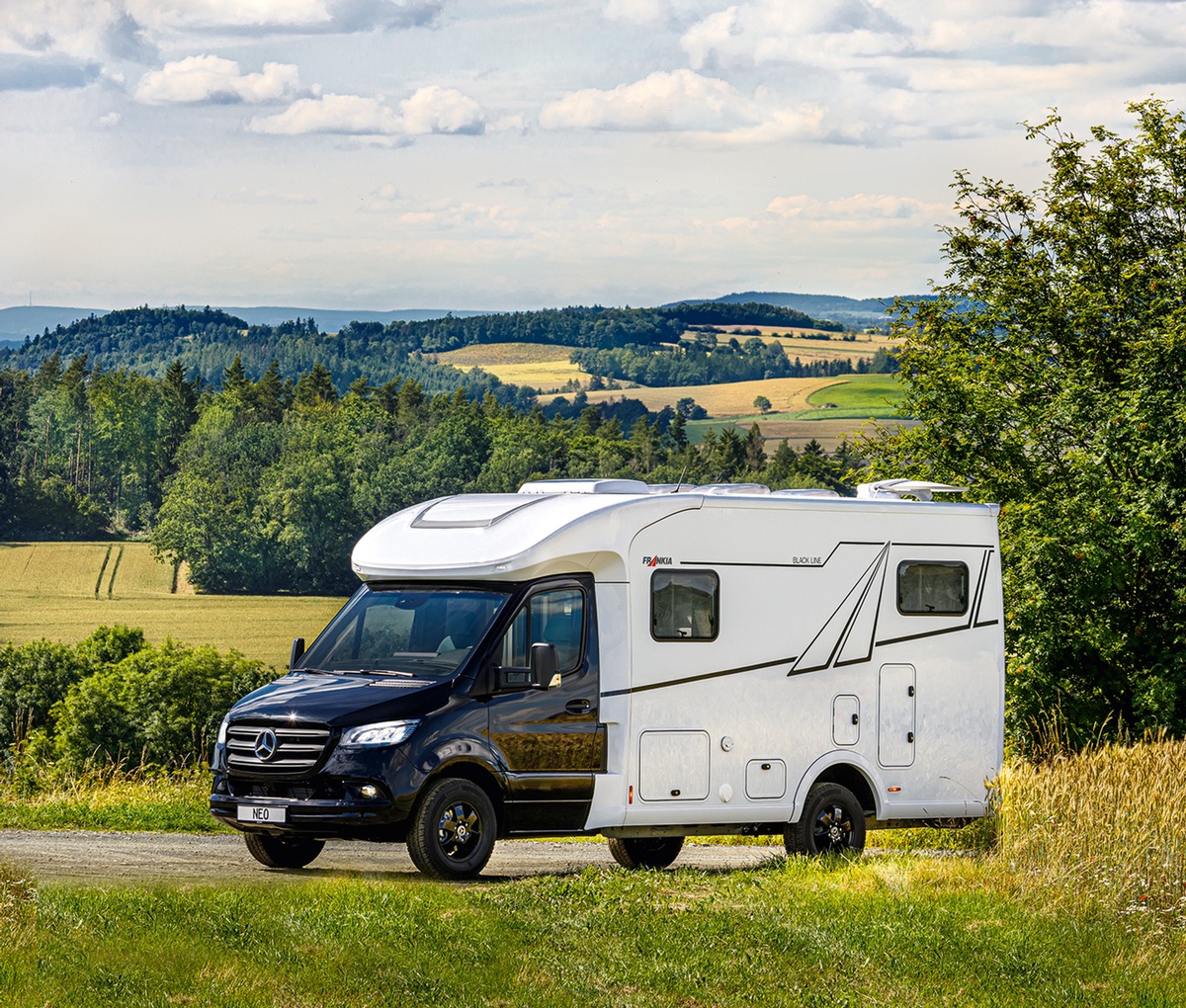 FRANKIA NEO: 3,5 Tonner jetzt auch mit Querbett und in der Edition NEO BLACK LINE