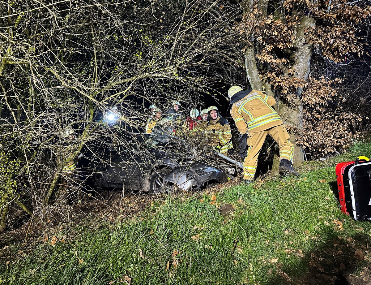 FW Osterholz-Scharm.: Verkehrsunfall mit eingeklemmten Personen