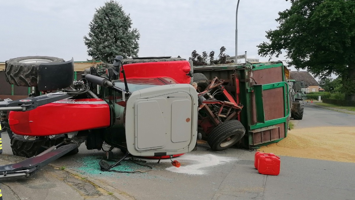 POL-LG: ++ Trecker mit Anhänger kippt um und verliert Ladung ++ Lkw fährt auf - Bundesstraße über Stunden gesperrt ++ mit Pkw gegen Baum gefahren - Fahrer verstirbt am Unfallort ++