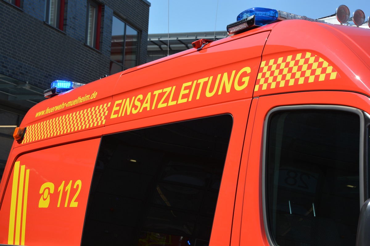 FW-MH: Sylvesterbilanz 2015/2016

Ereignisreicher Jahreswechsel für die Mülheimer Feuerwehr