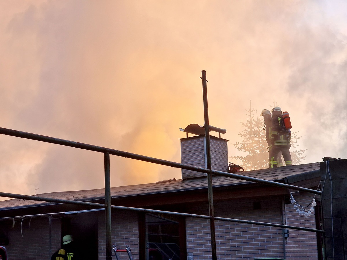 FW-RD: Feuer in Flintbek - Ein Bewohner im Krankenhaus