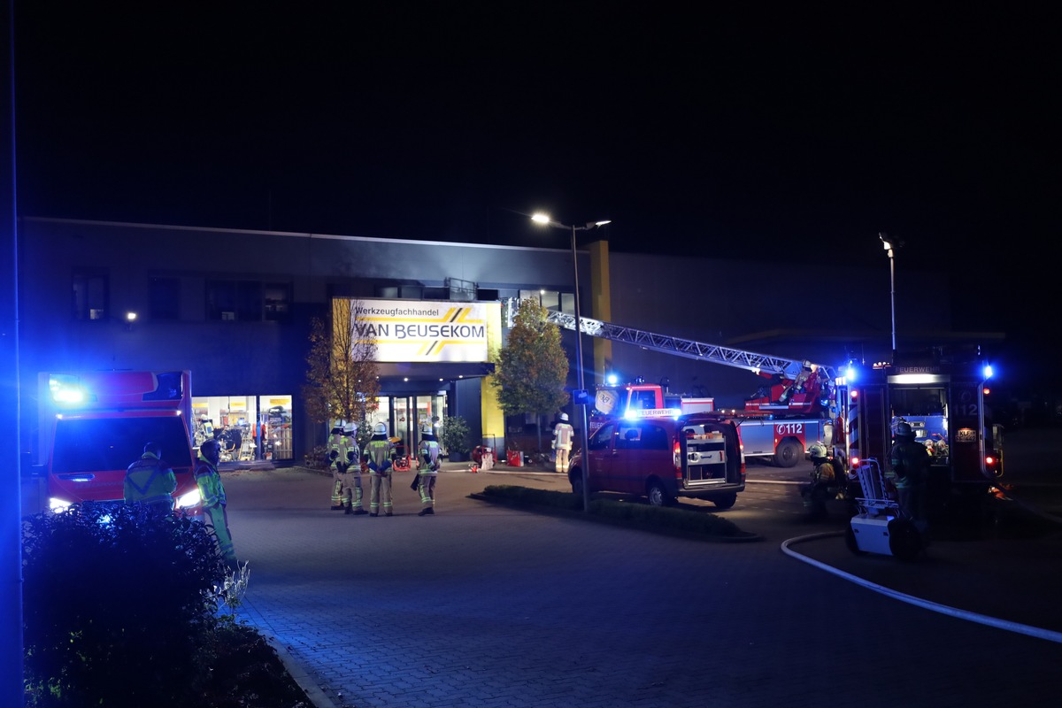 FW-KLE: Brand in Werkzeugfachmarkt konnte auf einen Raum begrenzt werden