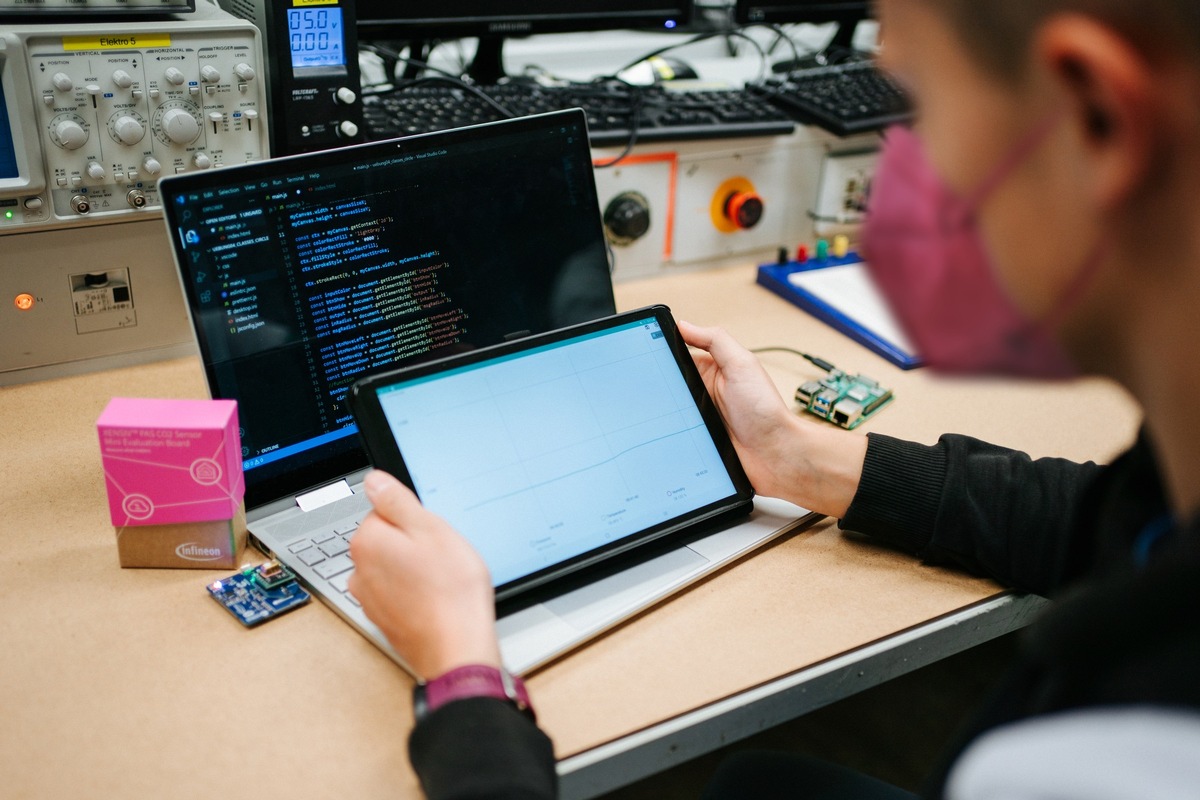 Infineon und MCI liefern Sensoren zur Luftgüte-Messung an Schulen in Kärnten und Tirol