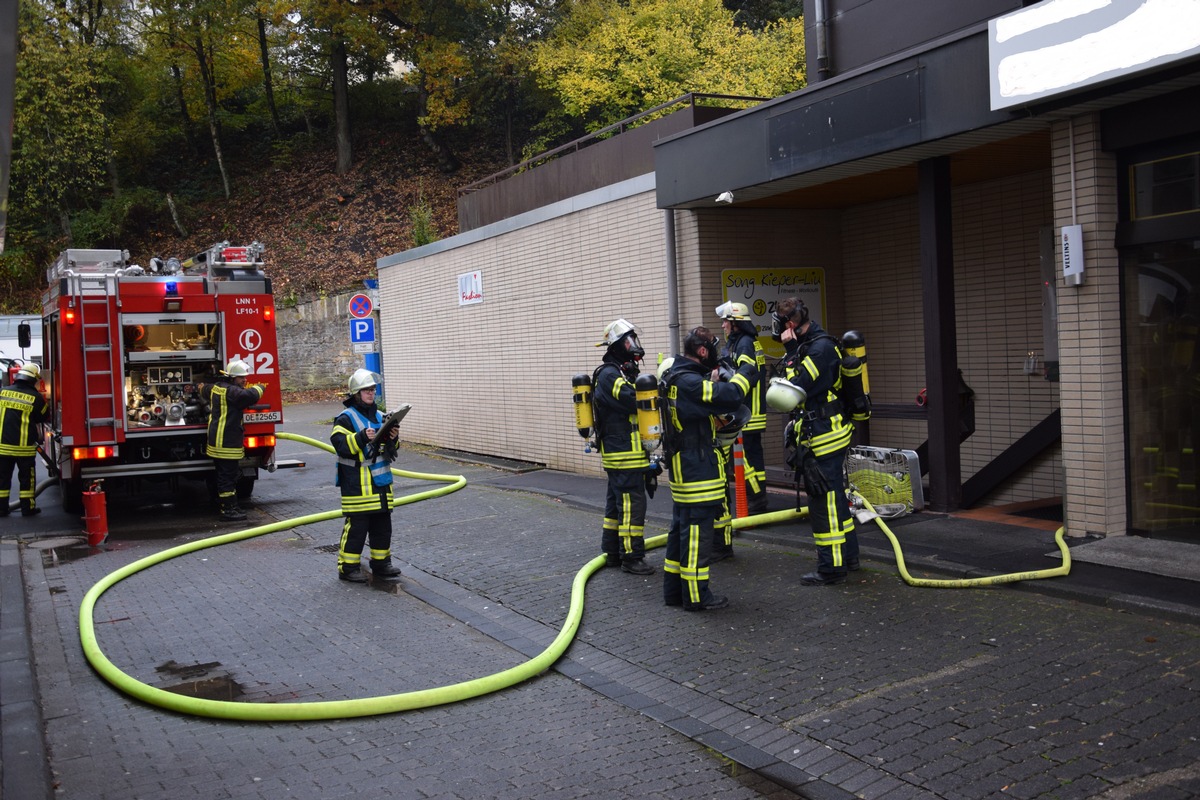 FW-OE: Wohnungsbrand - Feuer in einem Vorratsraum