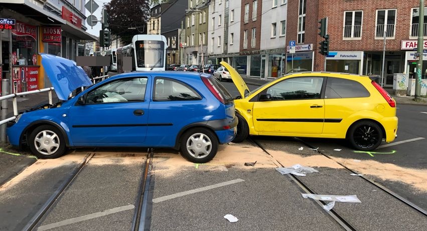 POL-BO: Autokollision mit drei verletzten Personen