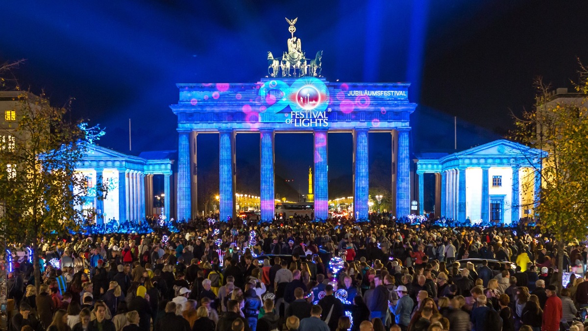 20. FESTIVAL OF LIGHTS in Berlin veröffentlicht sein Programm - Auch Weltstar Paul van Dyk ist beim Jubiläum dabei, mit Highlight-Konzerten im Berliner Dom