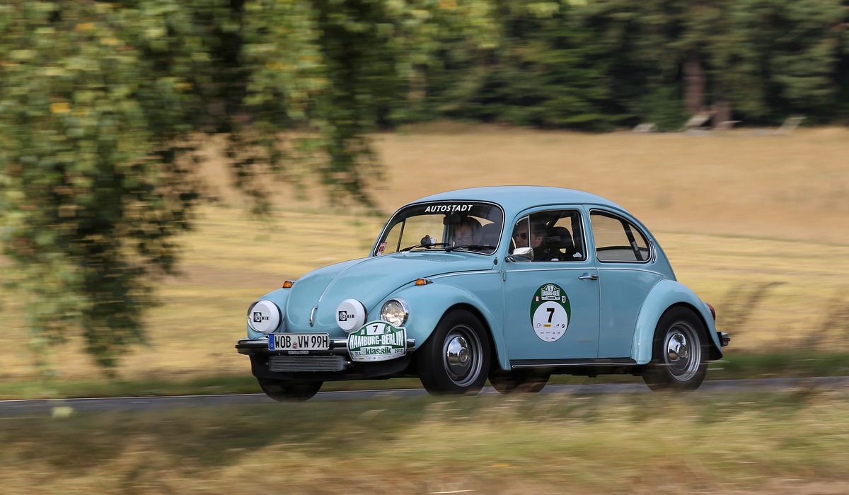 Auftakt zur Rallye Hamburg-Berlin-Klassik 2013 (BILD)