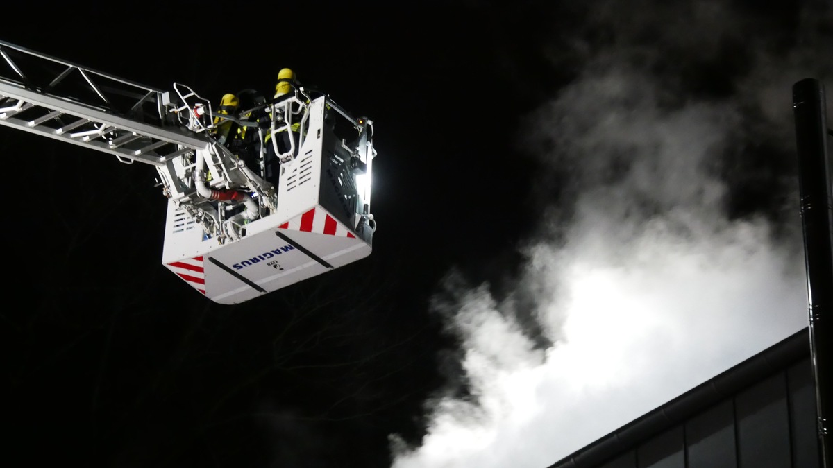 FW Celle: Rauchentwicklung aus Gebäude