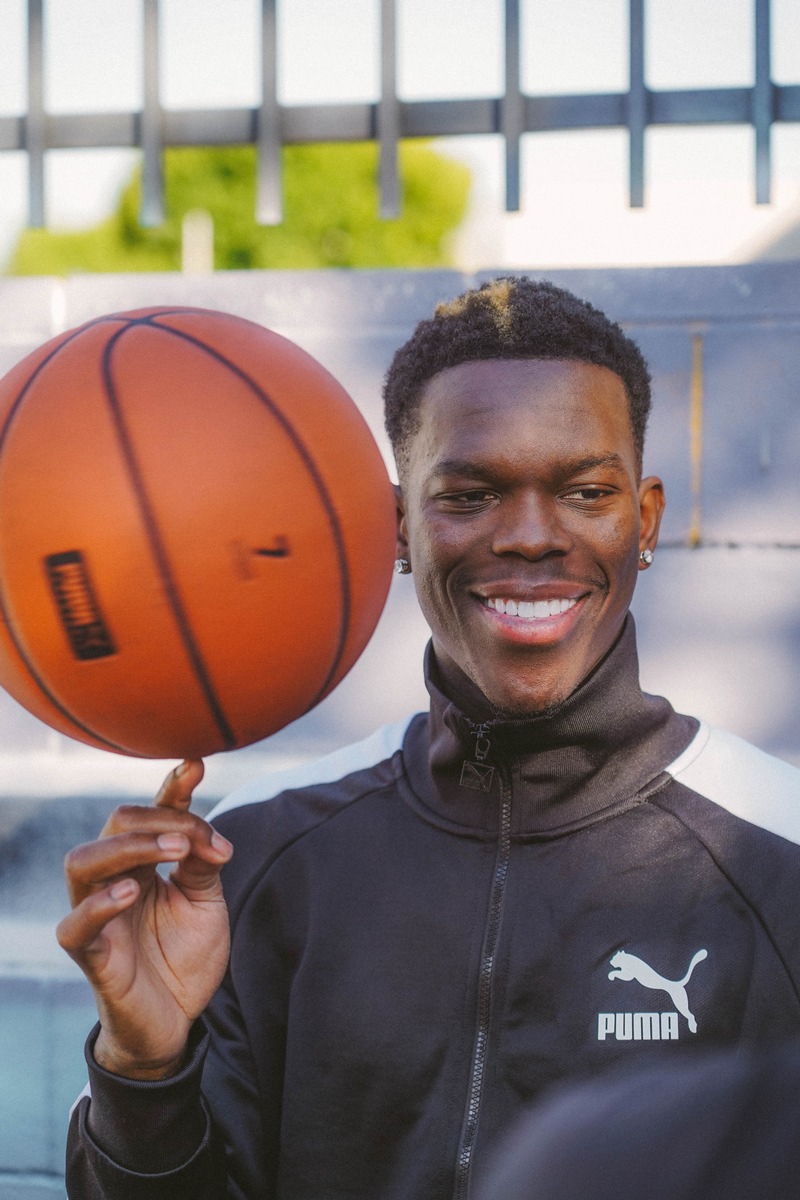 Dennis Schröder startet jump4future Programm / Basketball-Star wird vor WM-Beginn zum internationalen Botschafter von United Kids Foundations