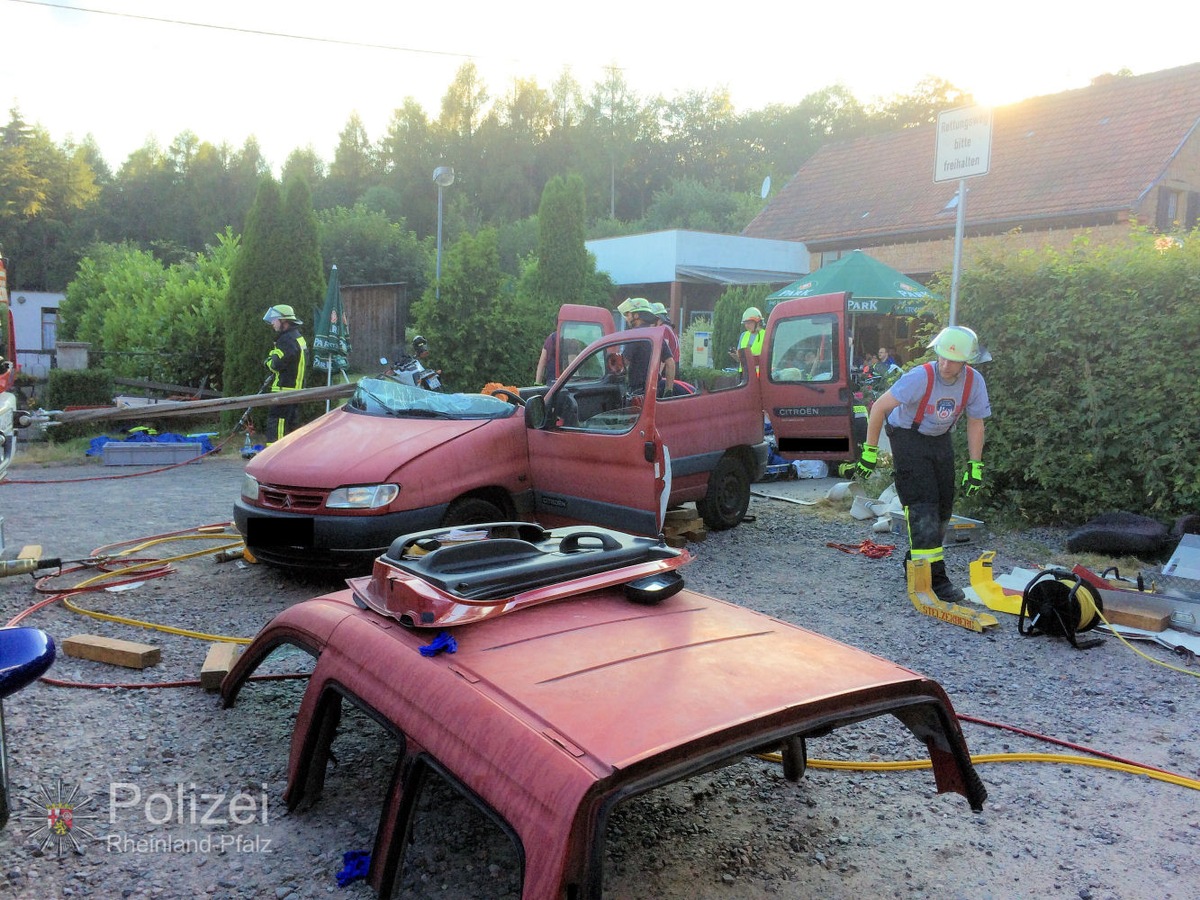 POL-PPWP: Im Auto eingeschlafen - mit Rettungsschere befreit