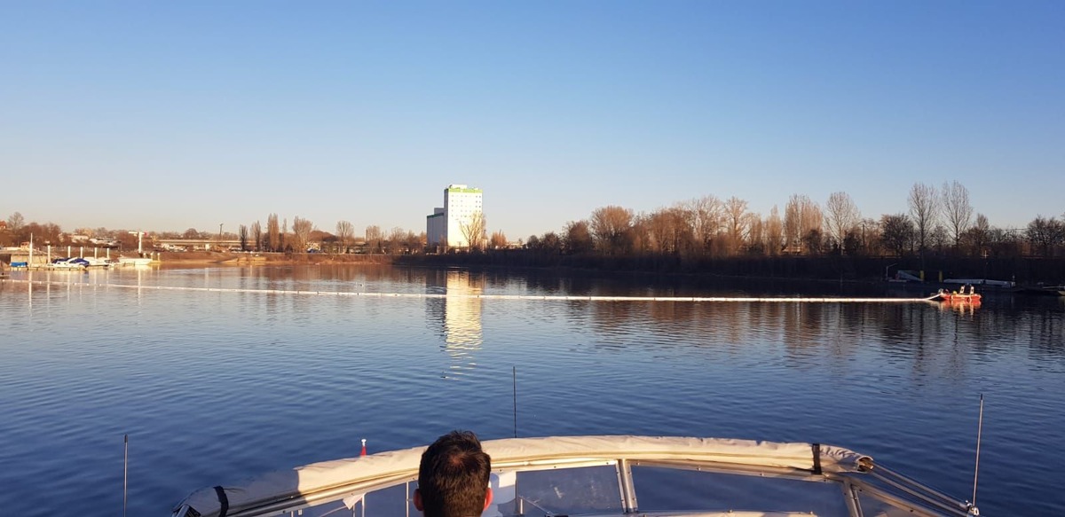 POL-HBPP: Gewässerverunreinigung im Hafen Schierstein