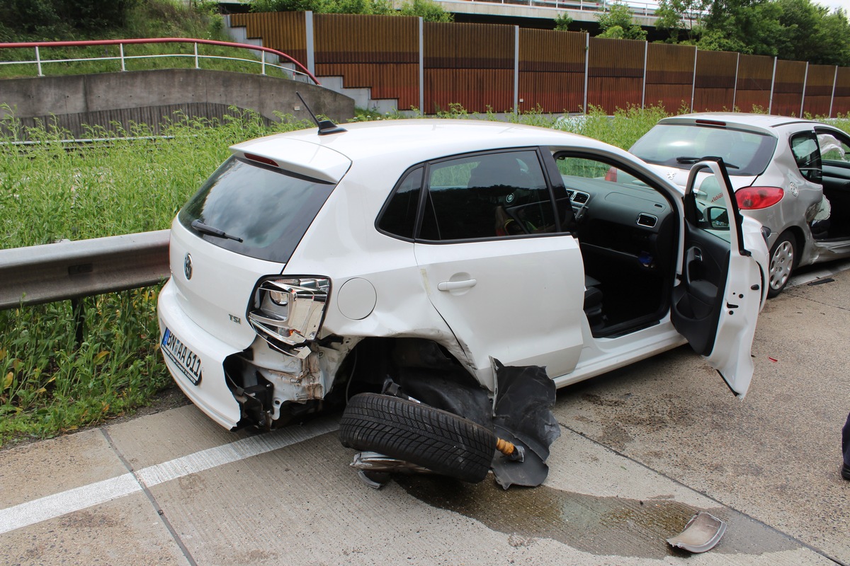 POL-VDKO: Auffahrunfall mit fünf Fahrzeugen und 7km Staulänge