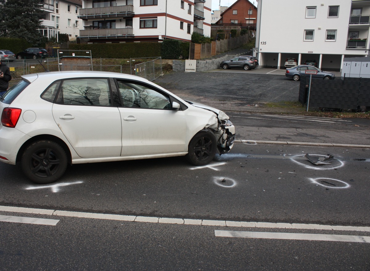 POL-RBK: Rösrath - Verkehrsunfall wegen Wendemanöver