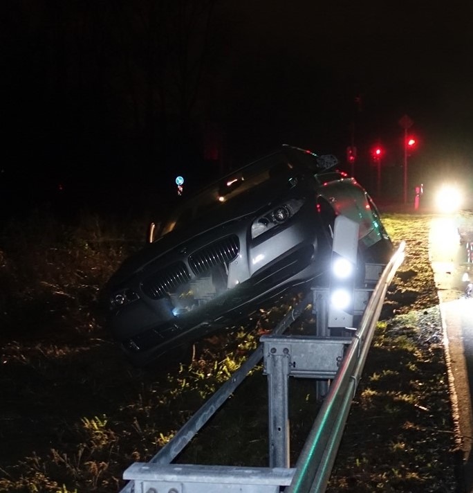 POL-MS: Alkoholisiert mit dem Auto auf die Leitplanke gefahren - Polizei sucht Zeugen