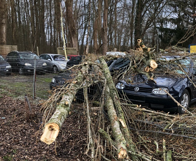 POL-MI: Sturmtief Ylenia hält Einsatzkräfte auf Trab