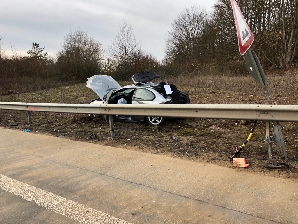 POL-PDLD: Schwerer Verkehrsunfall auf der A65 bei Deidesheim