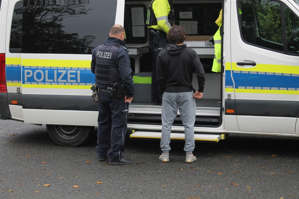 POL-KLE: Kranenburg - Große Verkehrskontrolle der Kreis Klever Polizei am &quot;Tennisschläger&quot; Cannabis-Geruch in der Luft führte zur Blutprobe