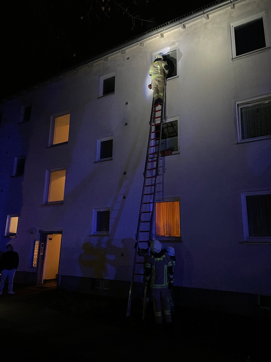 FW Lehrte: Eingeklemmtes Kind im ICE befreit - Stadtfeuerwehr Lehrte verzeichnet 11 Einsätze zum Jahreswechsel