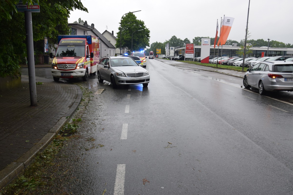 POL-HF: Verkehrsunfall mit Personenschaden - 
Radfahrer von Auto erfasst