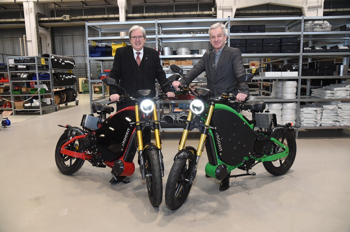 E-Motorcycle &quot;Made in Germany&quot;: Brandenburg&#039;s Minister of Economic Affairs Jörg Steinbach visits eROCKIT production