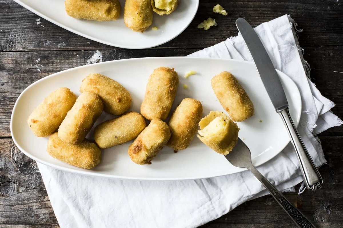 Pressemitteilung | Knusprige Schale, weicher Kern: Der Weltkrokettentag feiert den kleinen, frittierten Kartoffelklassiker