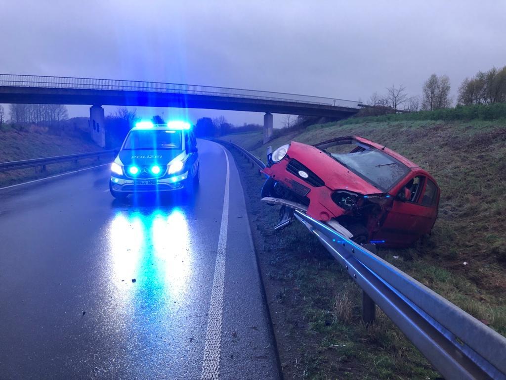 POL-COE: Coesfeld-Lette, B474; 2 leichtverletzte Person bei Alleinunfall