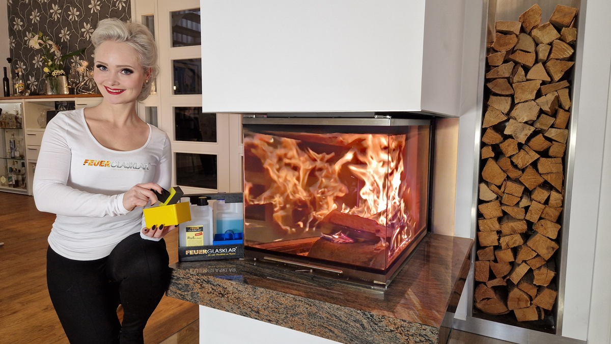 Anna Droste-Stengel: Mit FEUERGLASKLAR die Kaminscheiben im weißen Hemd reinigen