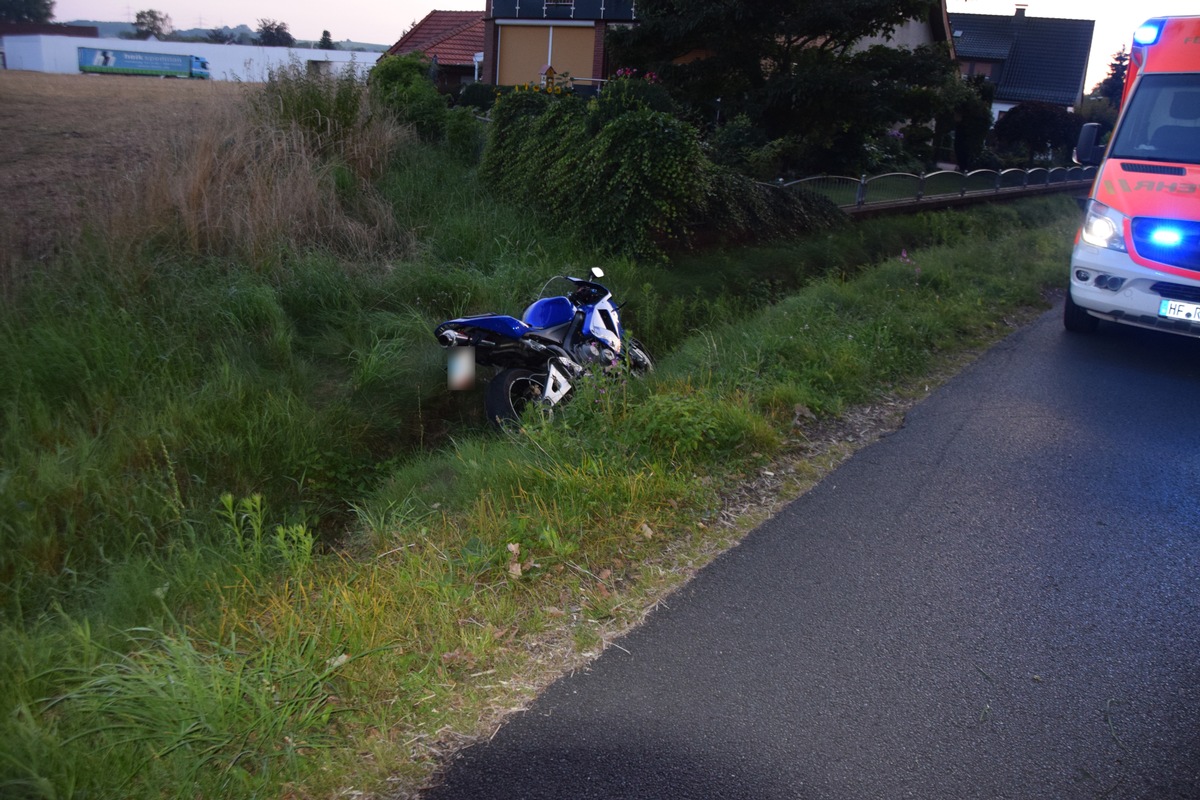 POL-HF: Motorradfahrer stürzt im Kurvenbereich- Technischer Defekt könnte Ursache sein