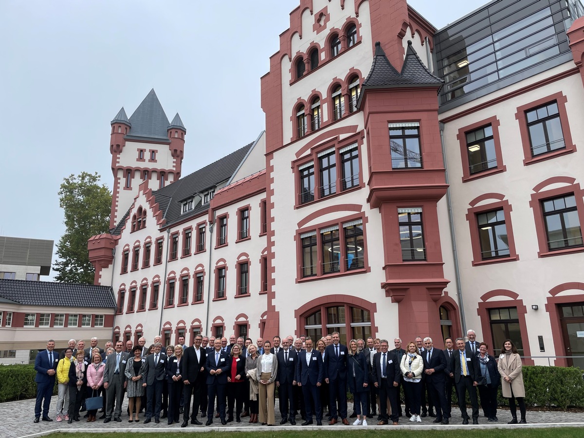 POL-DO: Herbsttagung der Arbeitsgemeinschaft der Polizeipräsidenten in Deutschland - Dortmunder Polizeipräsident für weitere drei Jahre zum Vorsitzenden gewählt