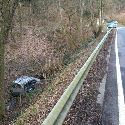 POL-PDKH: Verkehrsunfall mit verletzter Fahrzeugführerin