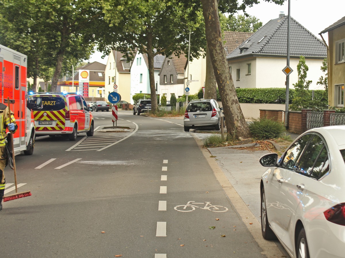 POL-ME: Internistische Beschwerden am Steuer führten zum Verkehrsunfall - Hilden - 2108042