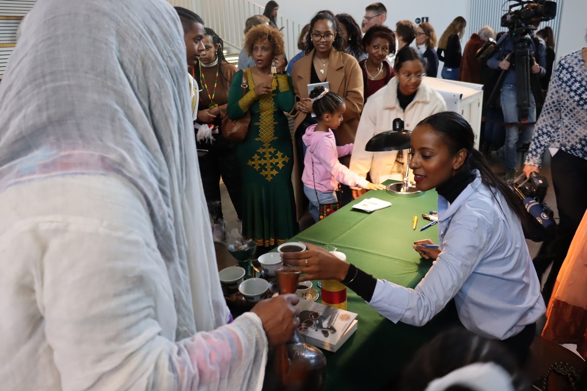 Im Zeichen des Kaffees: Lesung von Sara Nuru im Deutschen Museum lockt viele Besucher an