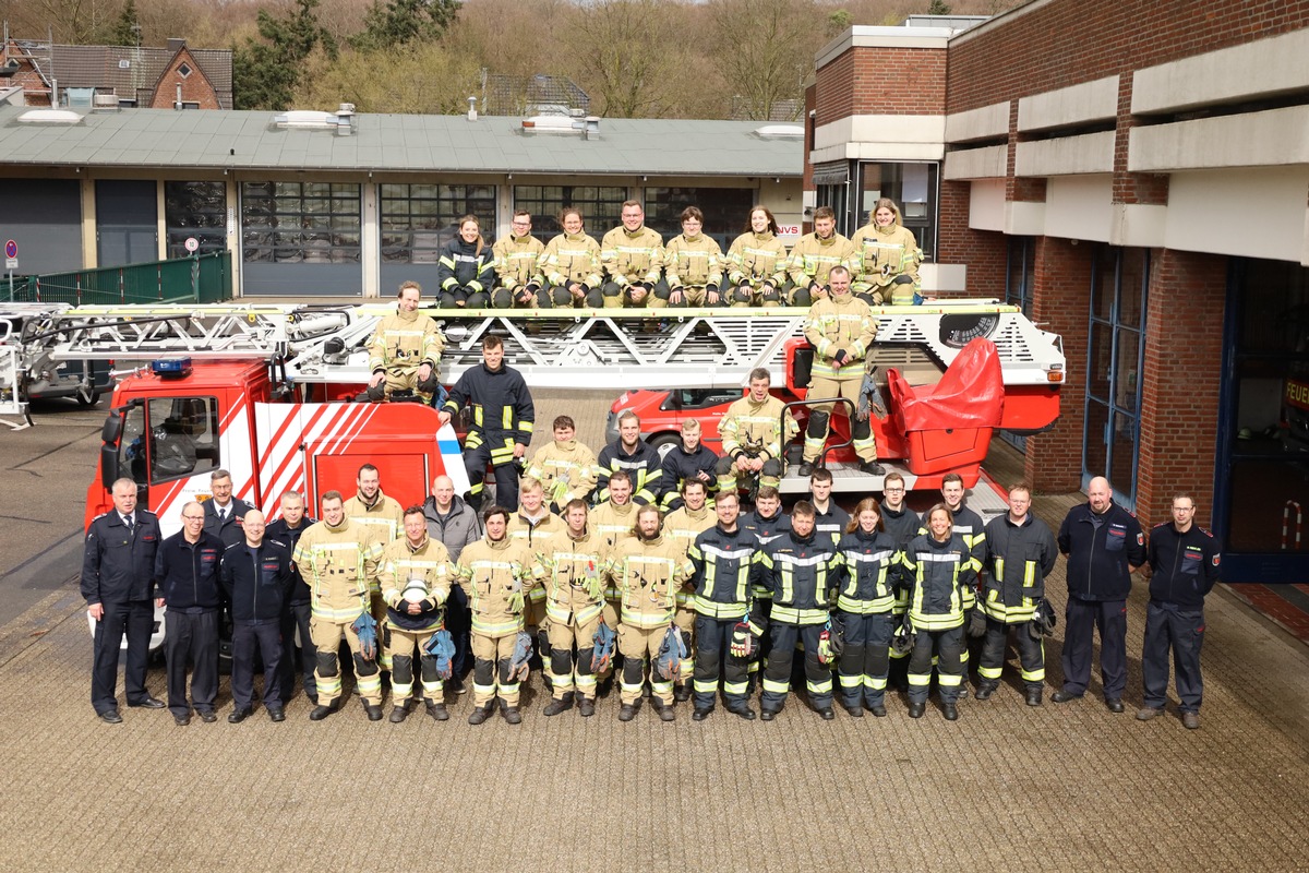 FW-KLE: Feuerwehr-Grundausbildung erfolgreich abgeschlossen